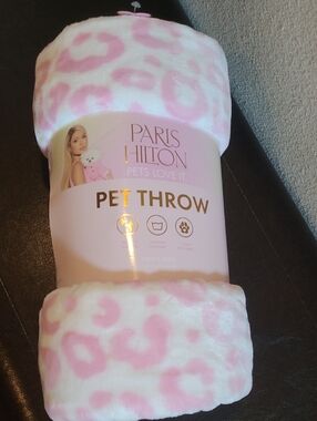 Paris Hilton Pink & White Leopard Print Pet Throw Blanket